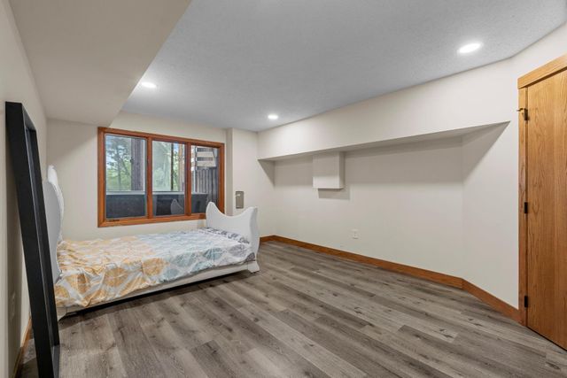 8000 Hill Trail N, Lake Elmo, MN 55042
