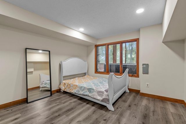 8000 Hill Trail N, Lake Elmo, MN 55042