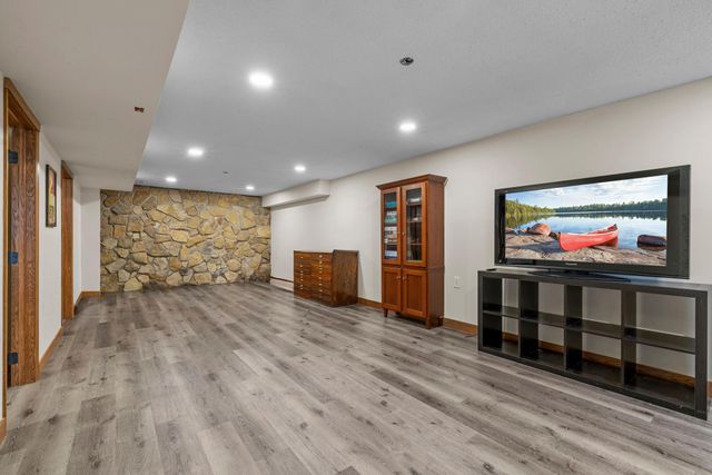 8000 Hill Trail N, Lake Elmo, MN 55042