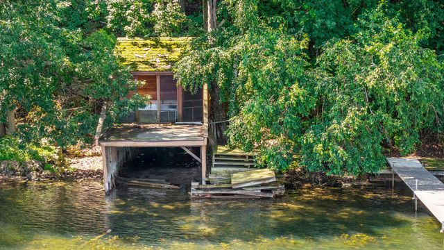 8000 Hill Trail N, Lake Elmo, MN 55042