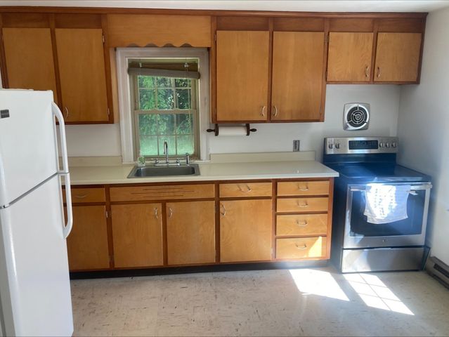 17 Clive St, Worcester, MA 01603
