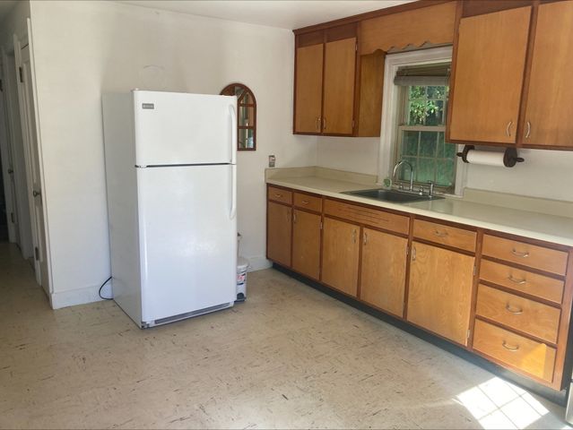 17 Clive St, Worcester, MA 01603
