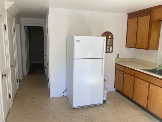 17 Clive St, Worcester, MA 01603