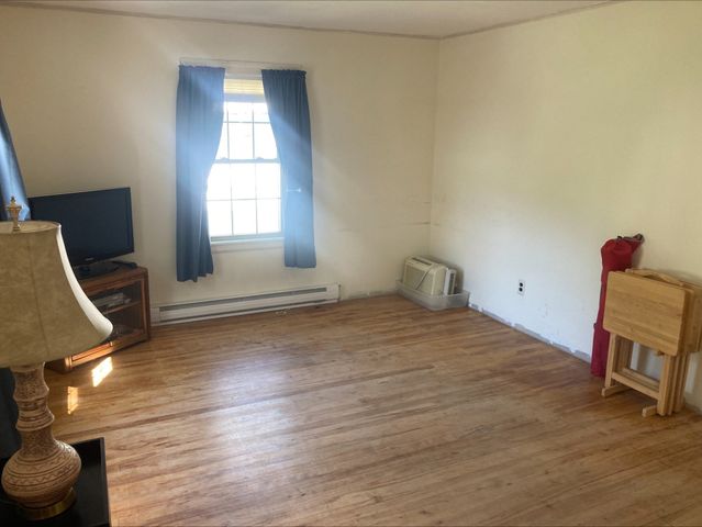 17 Clive St, Worcester, MA 01603