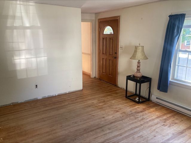 17 Clive St, Worcester, MA 01603