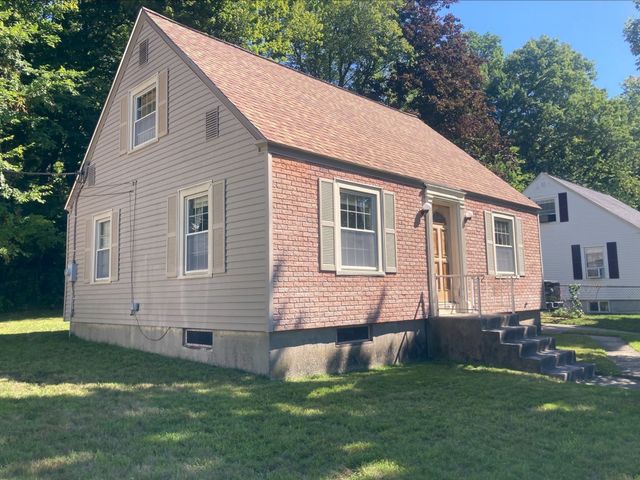 17 Clive St, Worcester, MA 01603
