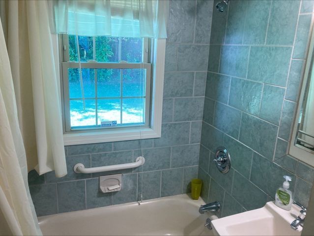 17 Clive St, Worcester, MA 01603