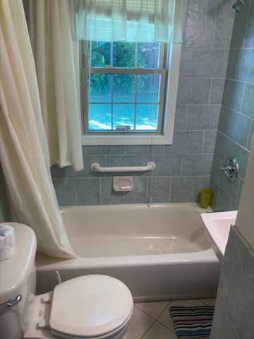 17 Clive St, Worcester, MA 01603