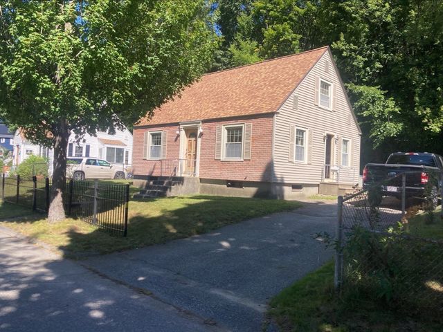 17 Clive St, Worcester, MA 01603