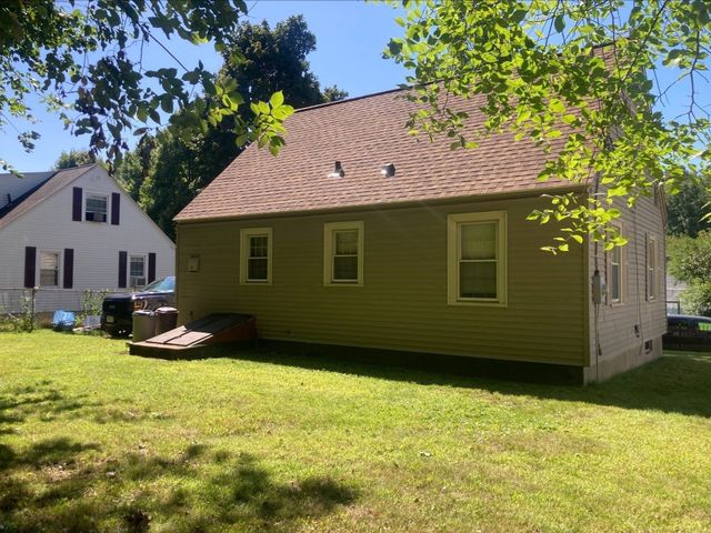 17 Clive St, Worcester, MA 01603