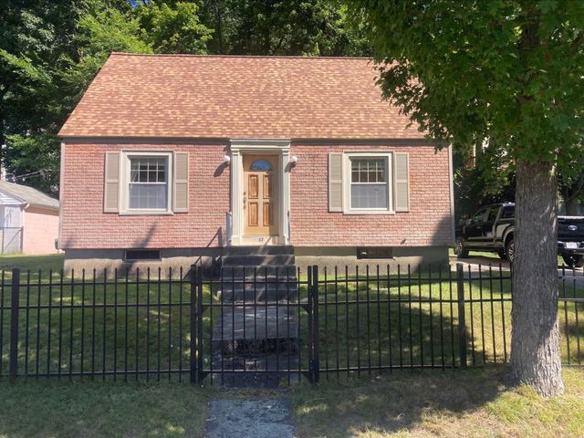 17 Clive St, Worcester, MA 01603