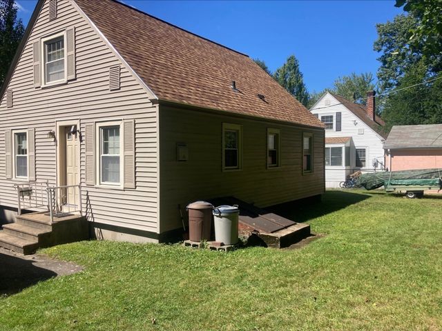 17 Clive St, Worcester, MA 01603