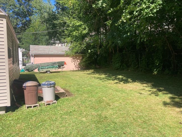 17 Clive St, Worcester, MA 01603