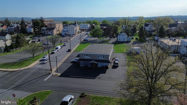 334 WASHINGTON ST, East Greenville, PA 18041