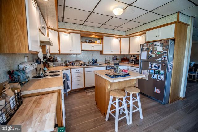 334 WASHINGTON ST, East Greenville, PA 18041
