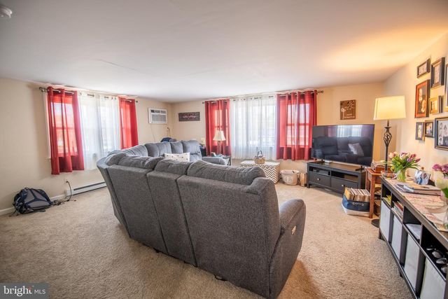 334 WASHINGTON ST, East Greenville, PA 18041