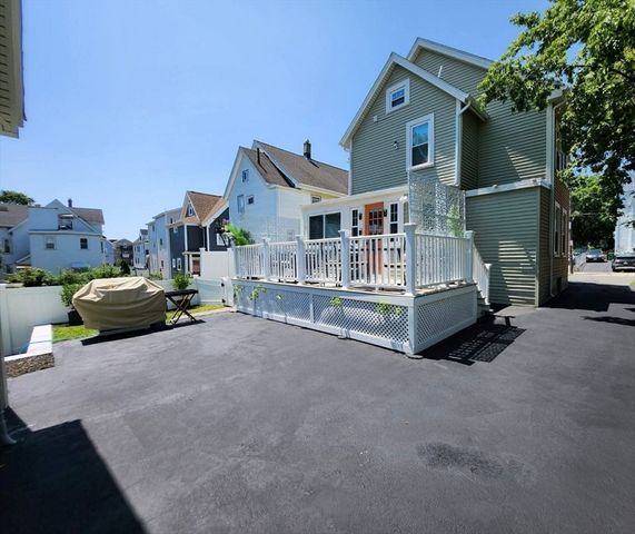 13 Leyden St, Medford, MA 02155