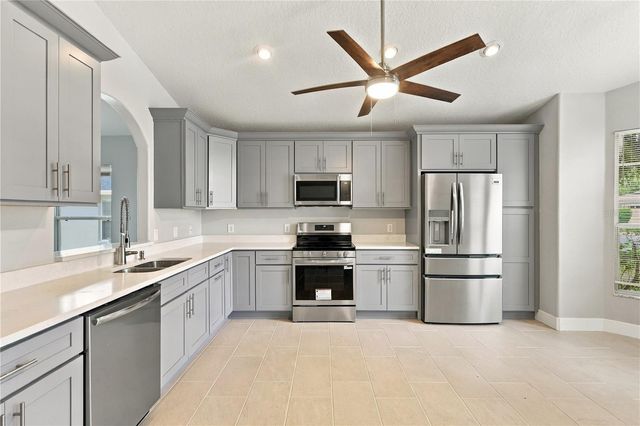 941 VINDALE ROAD, Tavares, FL 32778