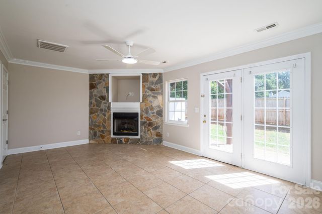 233 Southgate Lane, Mount Holly, NC 28120
