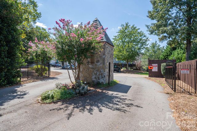 233 Southgate Lane, Mount Holly, NC 28120