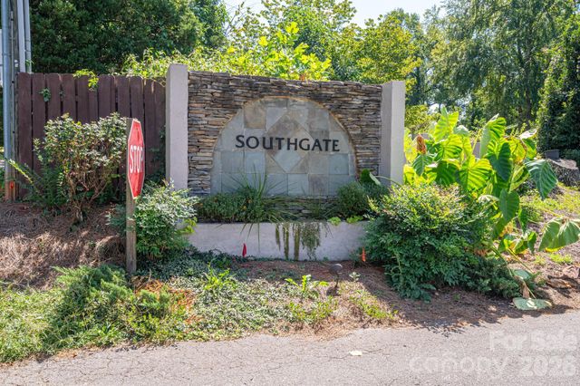 233 Southgate Lane, Mount Holly, NC 28120