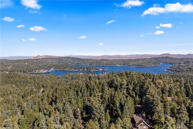 682 Buckingham Square, Lake Arrowhead, CA 92352