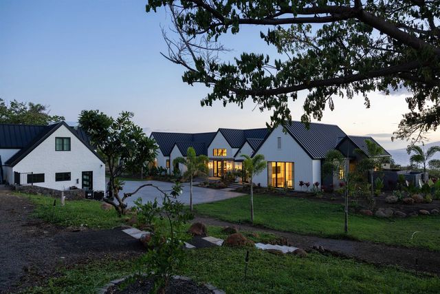 325 Hokiokio Pl, Lahaina, HI 96761