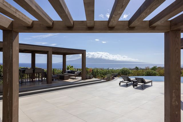 325 Hokiokio Pl, Lahaina, HI 96761