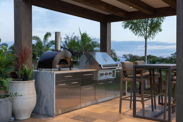 325 Hokiokio Pl, Lahaina, HI 96761