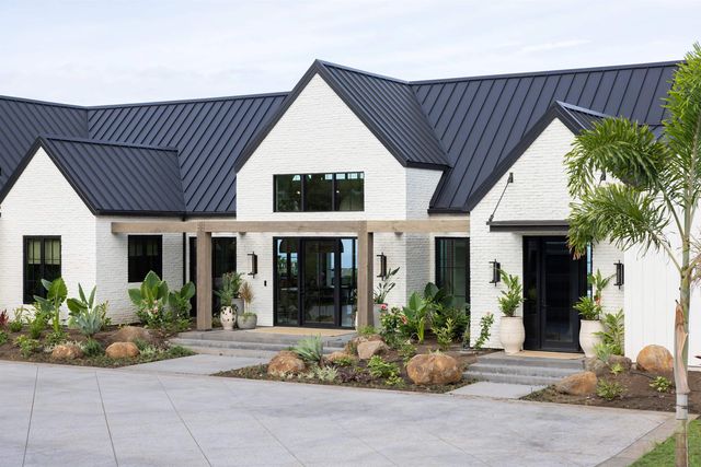 325 Hokiokio Pl, Lahaina, HI 96761