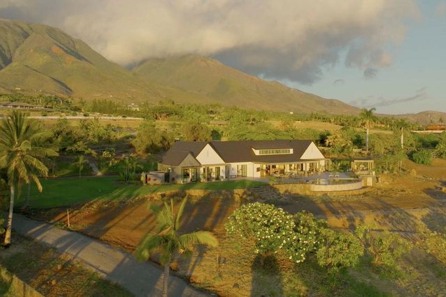 325 Hokiokio Pl, Lahaina, HI 96761