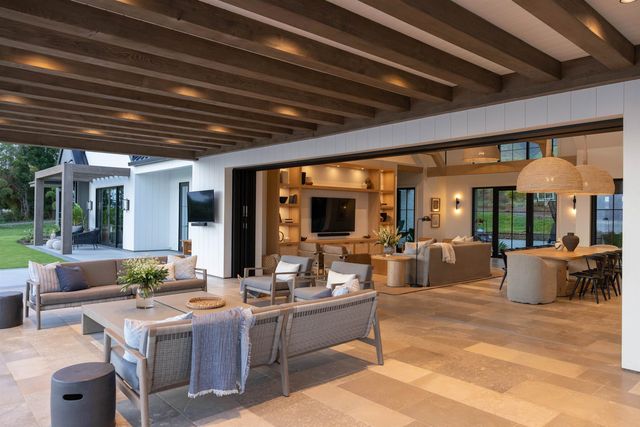 325 Hokiokio Pl, Lahaina, HI 96761