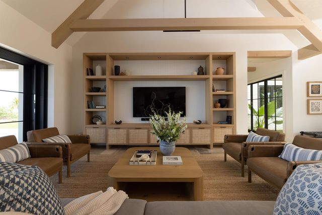 325 Hokiokio Pl, Lahaina, HI 96761