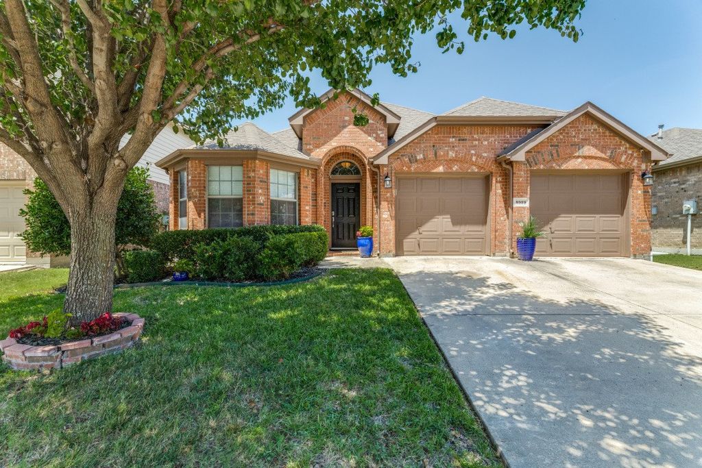 8929 Brook Hill Lane, Fort Worth, TX 76244