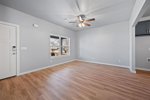 524 E Grumann Street, Midwest City, OK 73110