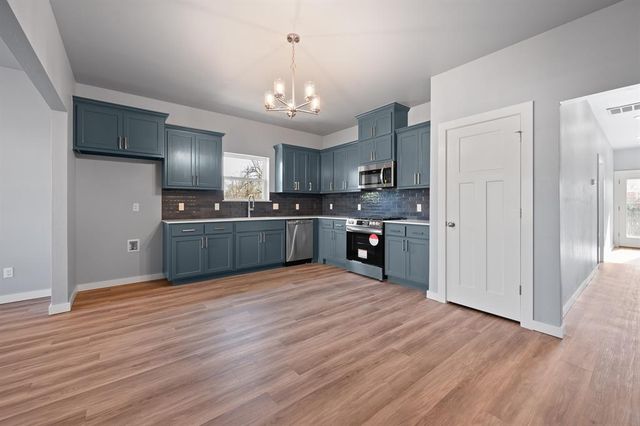 524 E Grumann Street, Midwest City, OK 73110