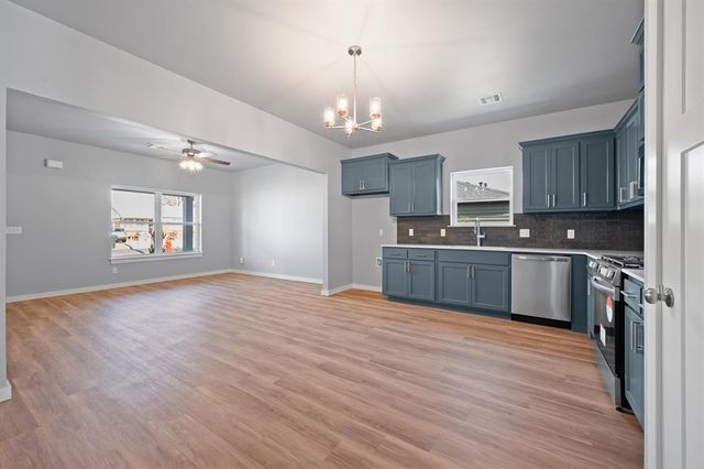 524 E Grumann Street, Midwest City, OK 73110