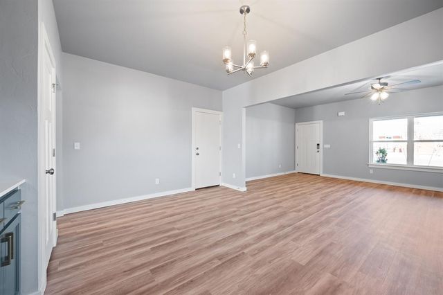 524 E Grumann Street, Midwest City, OK 73110