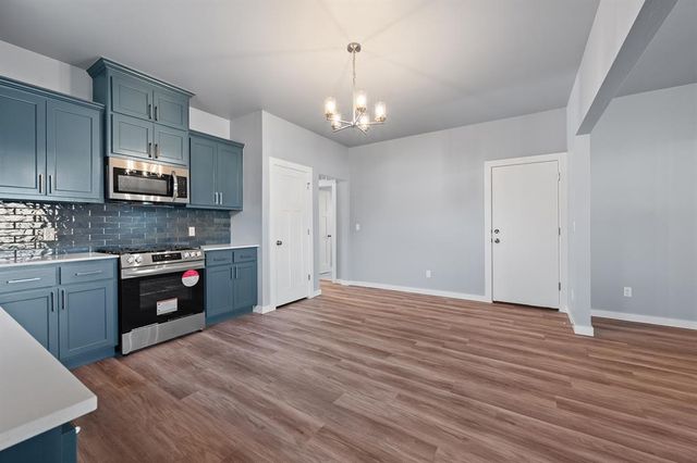 524 E Grumann Street, Midwest City, OK 73110