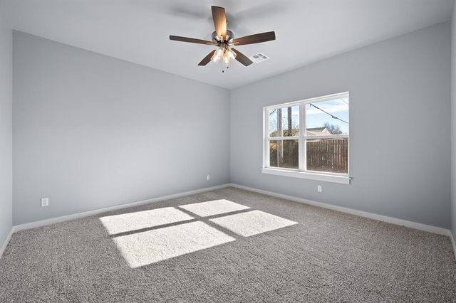 524 E Grumann Street, Midwest City, OK 73110