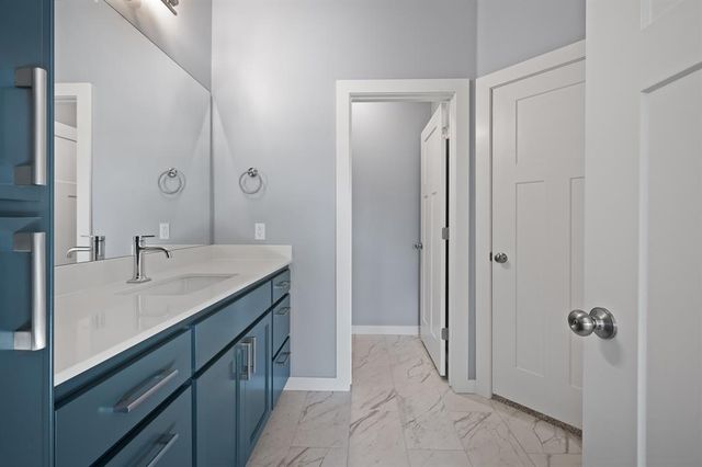 524 E Grumann Street, Midwest City, OK 73110