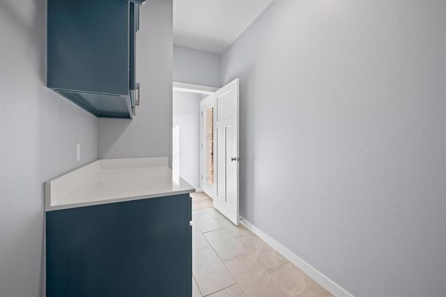 524 E Grumann Street, Midwest City, OK 73110