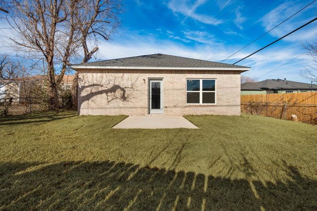 524 E Grumann Street, Midwest City, OK 73110