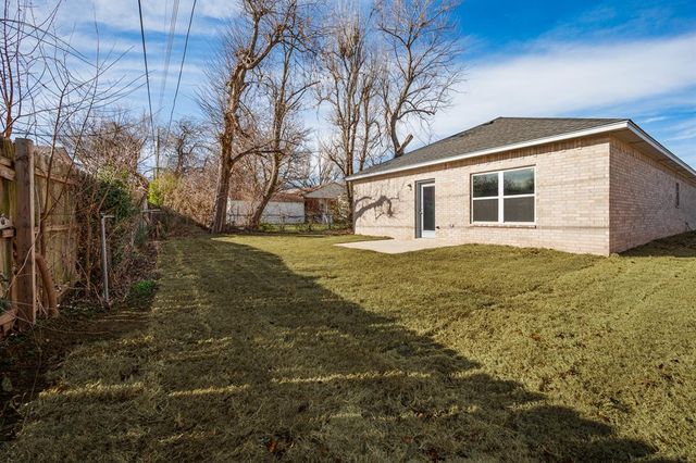 524 E Grumann Street, Midwest City, OK 73110