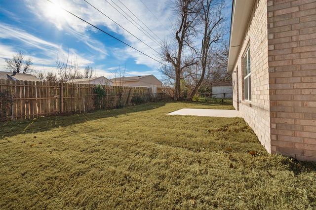 524 E Grumann Street, Midwest City, OK 73110