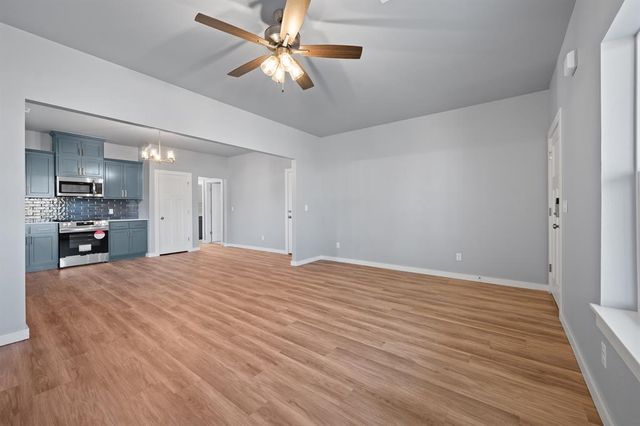 524 E Grumann Street, Midwest City, OK 73110