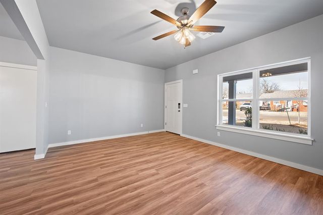 524 E Grumann Street, Midwest City, OK 73110