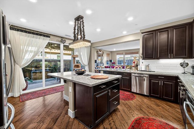 7048 Orbital Ln, Roseville, CA 95747