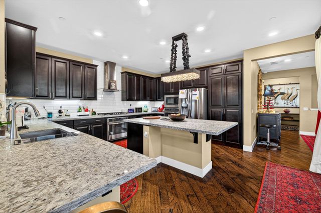 7048 Orbital Ln, Roseville, CA 95747