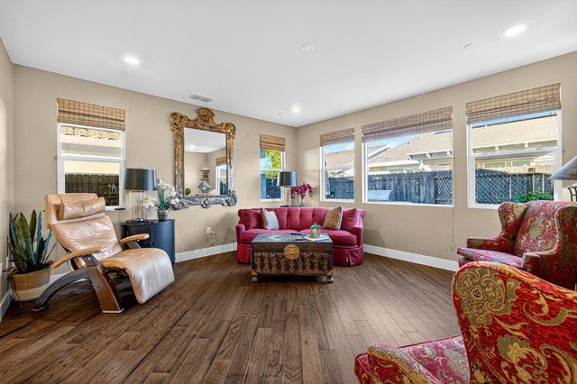 7048 Orbital Ln, Roseville, CA 95747